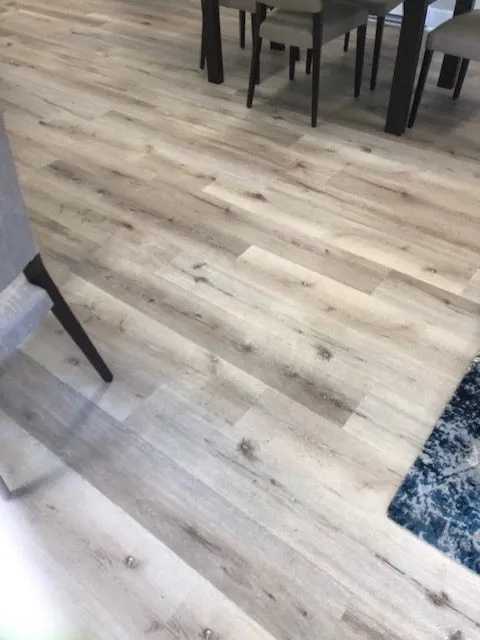 DeGraaf-vinyl-gal-img015 Vinyl Flooring | DeGraaf Interiors