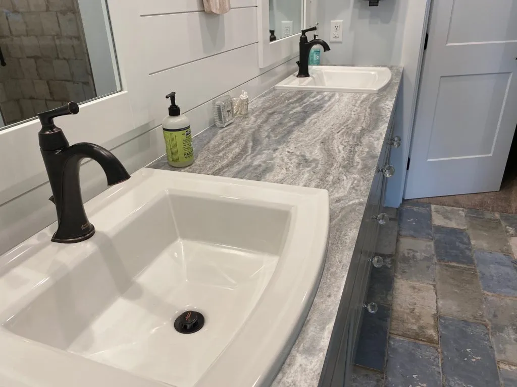 dgraf-Countrtop-lam-009 Bathroom Countertop | DeGraaf Interiors