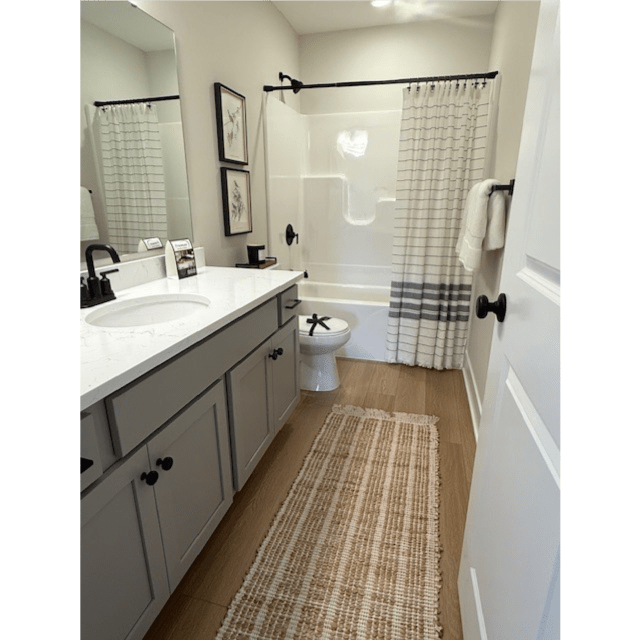 Vinyl Vinyl | DeGraaf Interiors